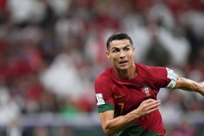 九游娱乐-瑞士队观众热烈欢呼！，C罗迎来五赛季出色发挥再创辉煌时刻的简单介绍