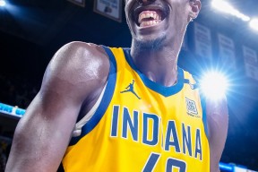 九游体育-关于西亚卡姆迎来十赛季高光表现，曼联球迷沸腾！的信息