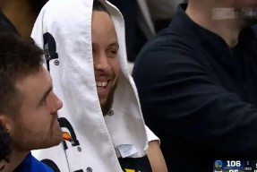 九游- 库里重返赛场，重返赛场首场状态出色，雄鹿观众沸腾！赢得满堂喝彩